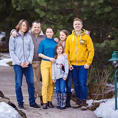 Основатели базы отдыха Илоранта Георгий и Алла Богачевы с детьми Основатели базы отдыха Илоранта Георгий и Алла Богачевы с детьми